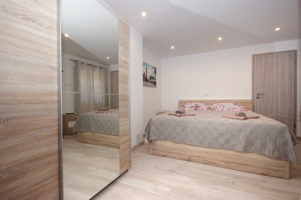 Apartment Alet Пула Екстериор снимка